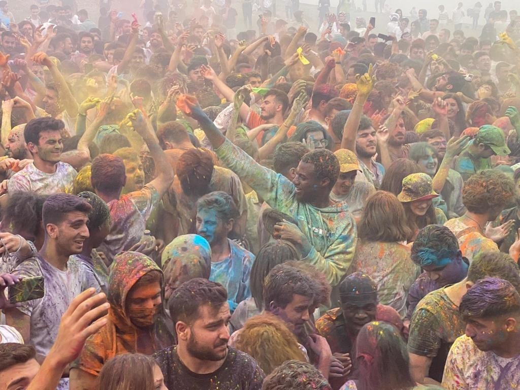 Elazığ’daki ‘Color Fest’ renkli görüntüler oluşturdu