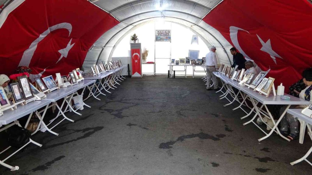 Evlat nöbeti 978’inci gününde