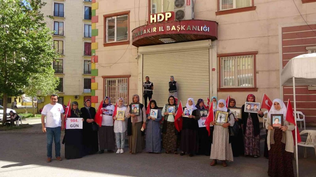 Evlat nöbetindeki ailelerden tüm Türkiye’ye çağrı