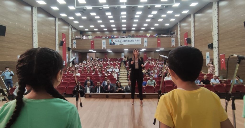 Eyyübiye’de okullar arası koro ve halk oyunları yarışması