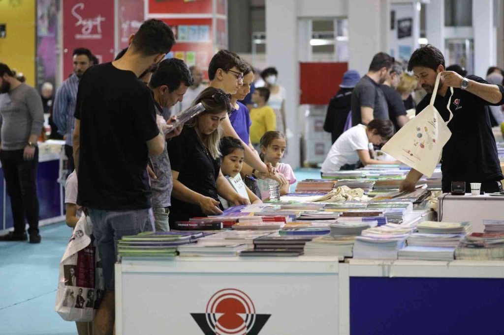 Gaziantep’teki kitap fuarını 2 günde 110 bin kişi ziyaret etti