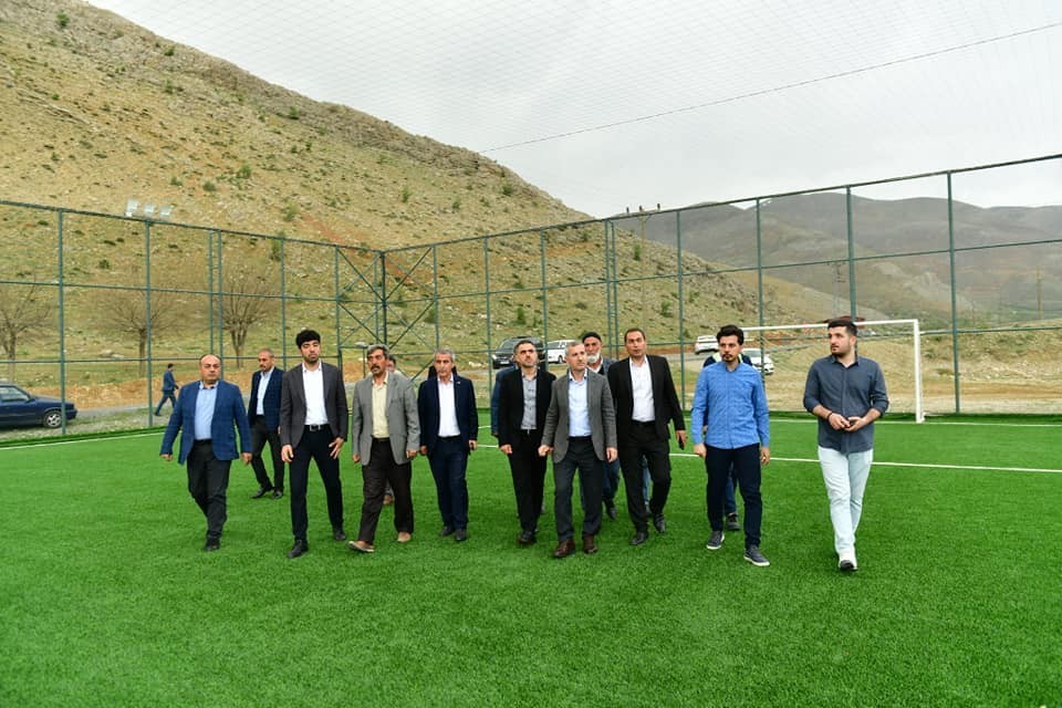 Gençler halı saha istedi, Başkan Çınar yerine getirdi