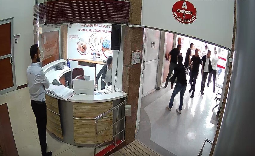 Hastanede dehşete düşüren anlar kamerada