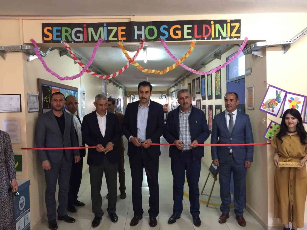 İhtiyaç sahibi öğrenciler yararına sergi