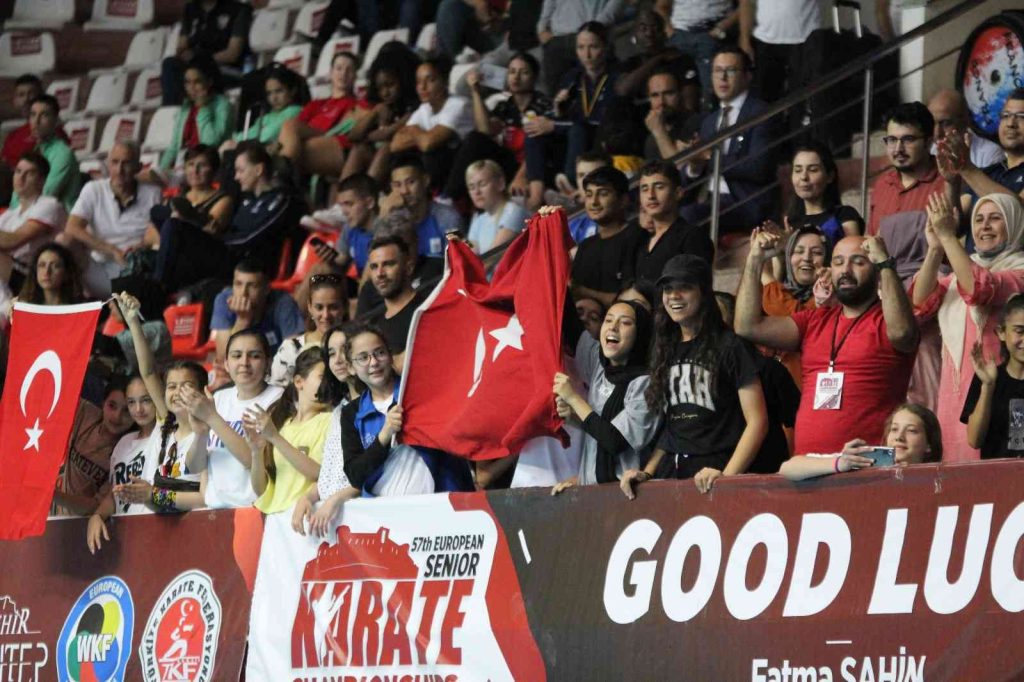 Karatede milli takımdan tarihi başarı