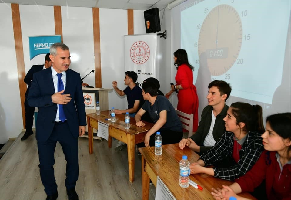 Lise öğrencileri ’’Çevre Bilinci ve Sıfır Atık’’ için ter döktü