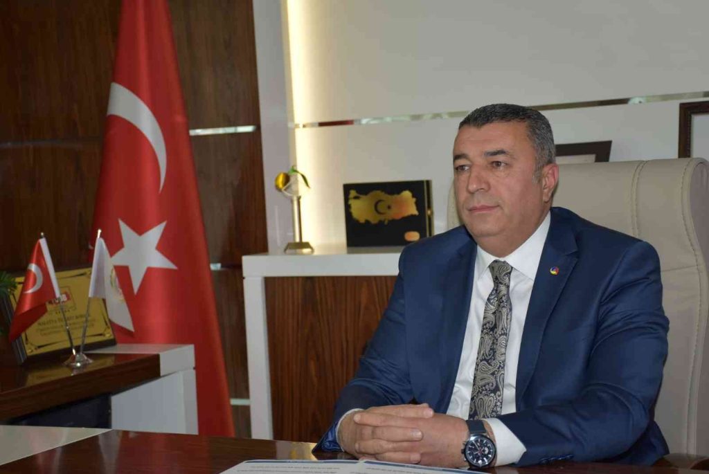 Malatya’da dolu, kayısı bahçelerine zarar verdi