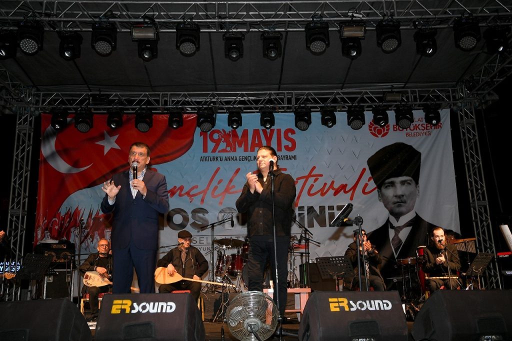 Malatya’da gençler konser ile coştu