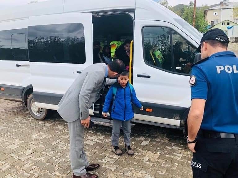 Nazımiye Kaymakamı Tutkan, okul servislerini denetledi