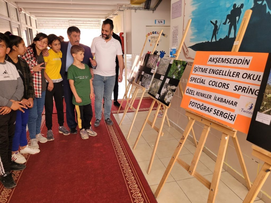 Özel çocuklardan fotoğraf sergisi