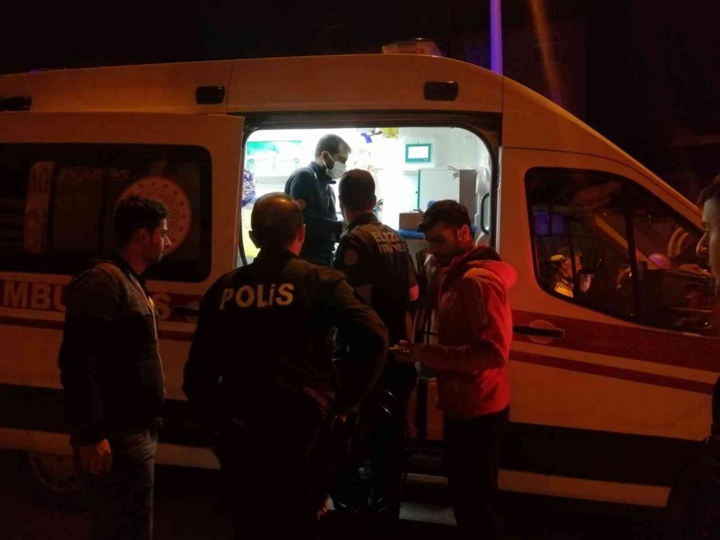 Polis kapıdan, itfaiye ekipleri pencereden girerek kurtardı