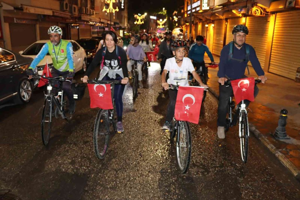 Şanlıurfa’da gençlik bayramı için pedal çevirdiler