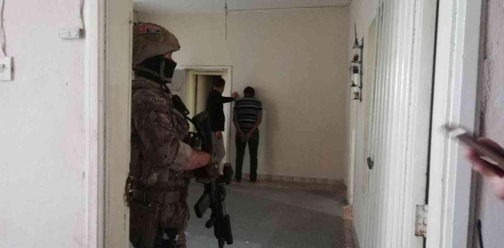 Şanlıurfa’da uyuşturucu satıcılarına eş zamanlı operasyon