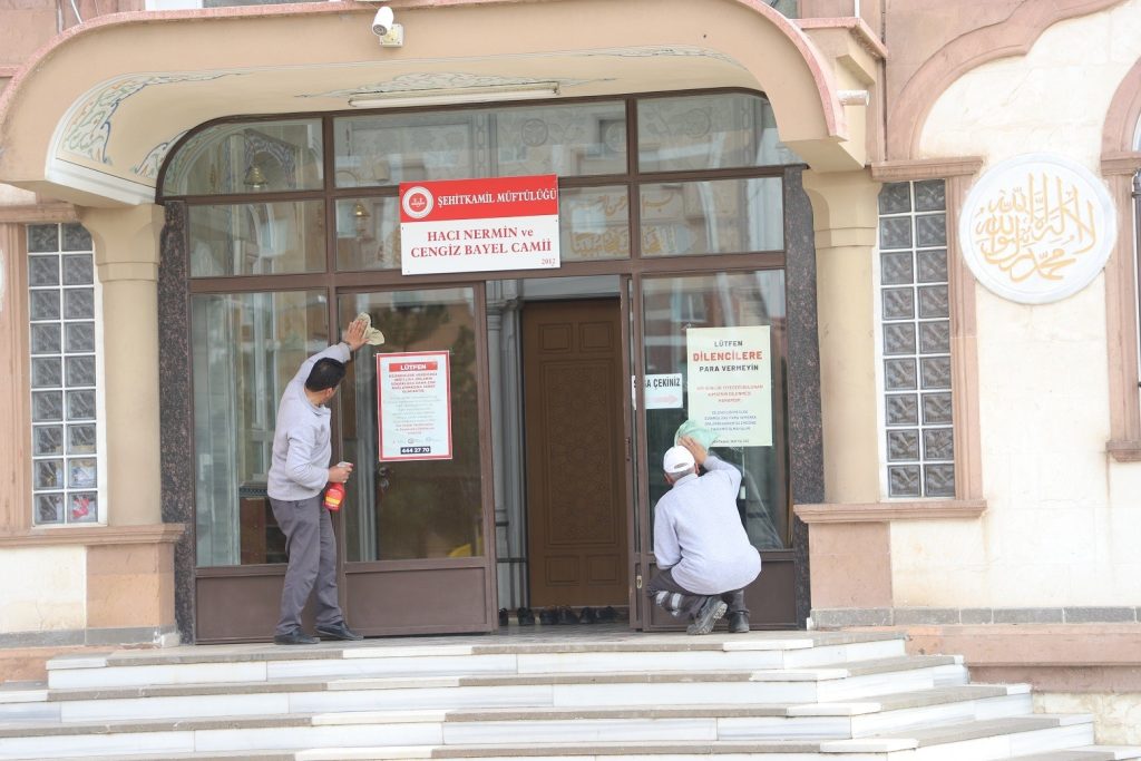 Şehitkamil’de camiler bayram namazı için hazırlandı