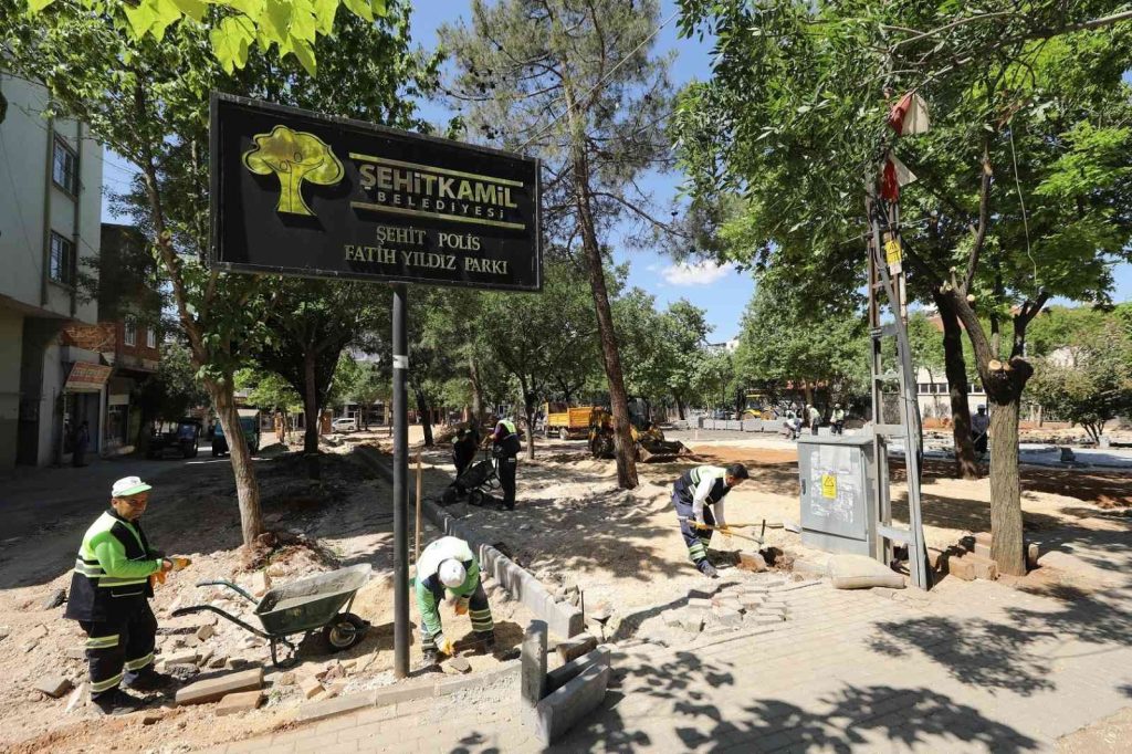 Şehitkamil’de parklara yaz bakımı