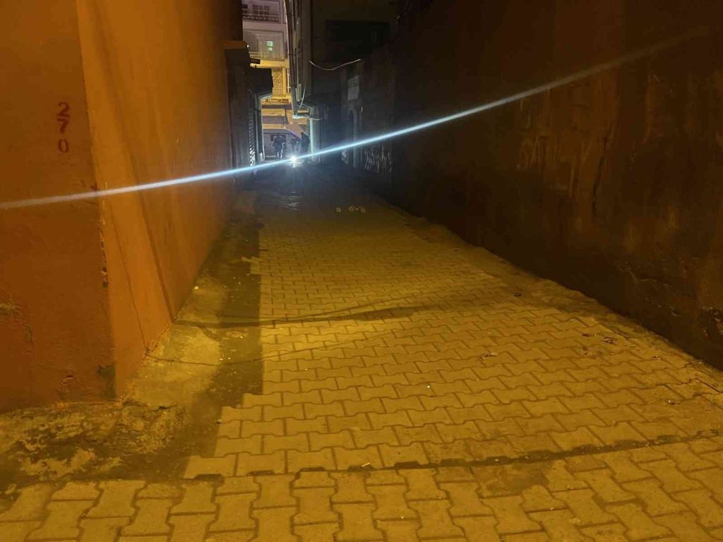 Sokakta doğurduğu bebeğini poşete koyup terk etti