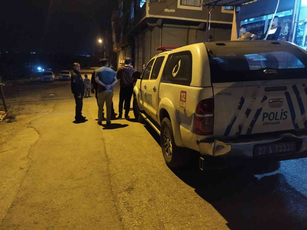 Sokakta karşılaşan iki grup birbirine kurşun yağdırdı: 1 ölü, 3 yaralı