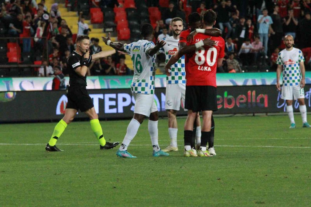 Spor Toto Süper Lig: Gaziantep FK: 1 – Çaykur Rizespor: 0 (İlk yarı)
