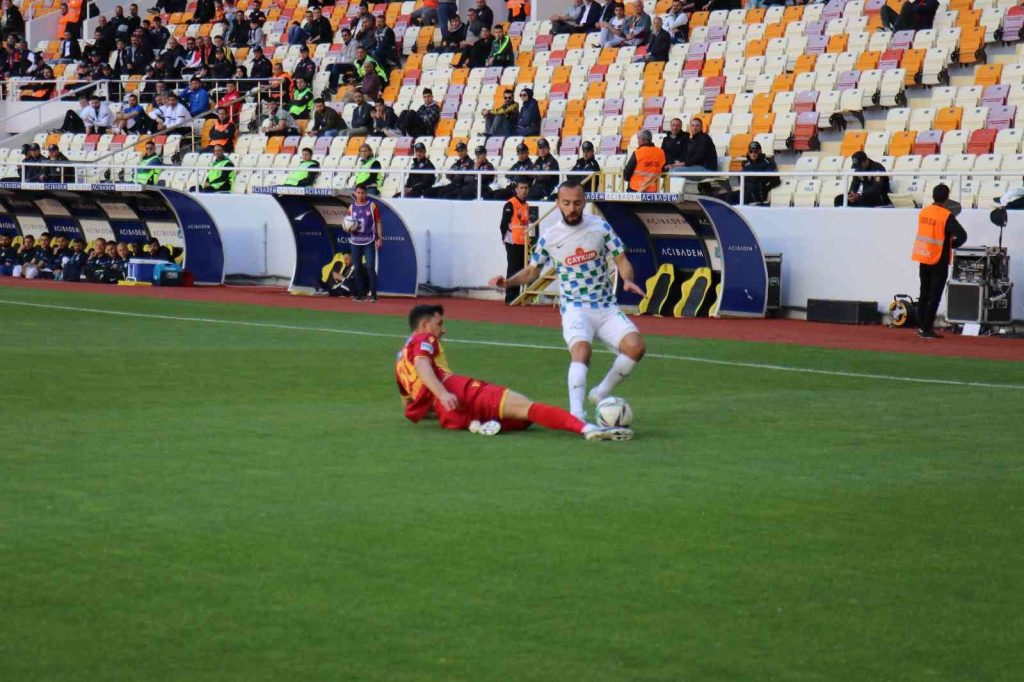 Spor Toto Süper Lig: Yeni Malatyaspor: 1 – Çaykur Rizespor: 2 (İlk yarı)