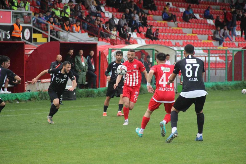 TFF 3. Lig: HD Elazığ Karakoçan FK: 3 – Kuşadasıspor: 2