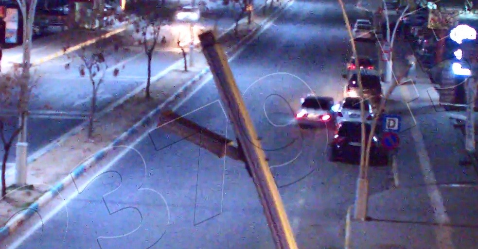 Tunceli’de otomobil park halindeki araçları biçti