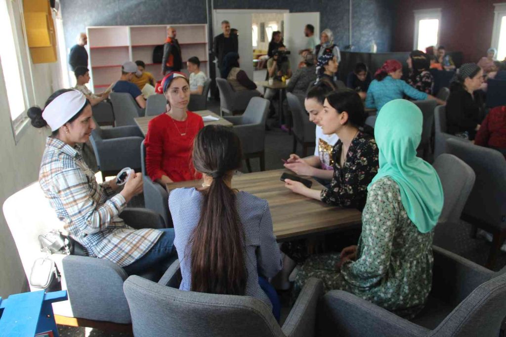 Ukrayna’dan tahliye eden Ahıska Türkleri: “Türkiye ve bayrağımız için canımızı vermeye hazırız”