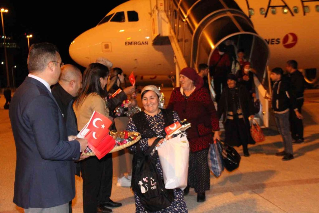 Ukrayna’dan tahliye edilen Ahıska Türklerinin üçüncü kafilesi de Elazığ’a geldi