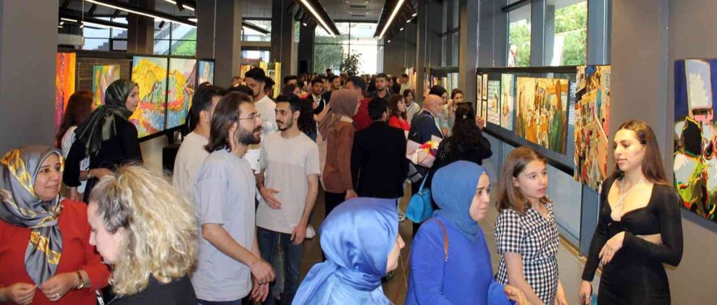 Üniversite öğrencilerinden mezuniyet sergisi