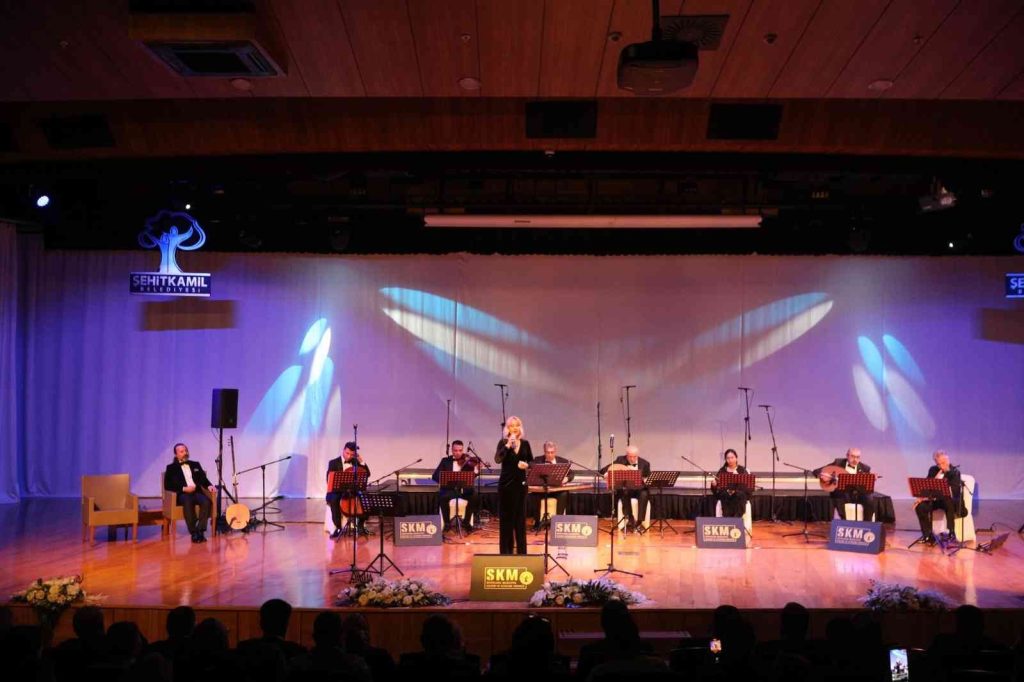 Usta sanatçı besteleriyle anıldı