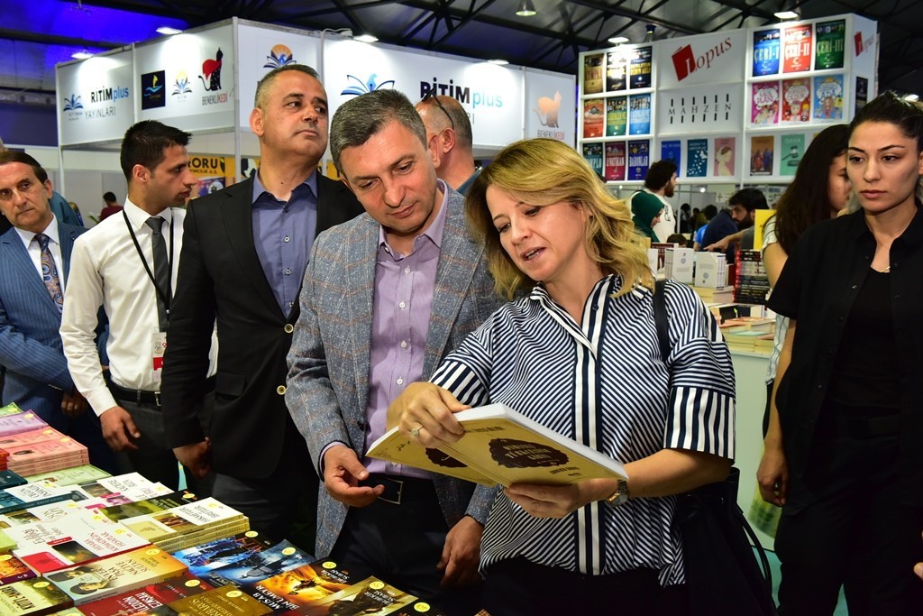 Vali Şahin’den gençlere kitap tavsiyesi