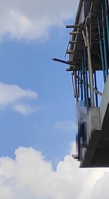 7’nci kata çıkıp atlamak istedi, polis ikna etti