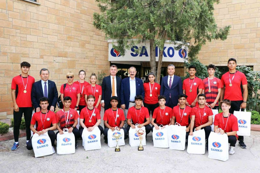 Adil Sani Konukoğlu Spor Lisesi öğrencilerinin başarısı