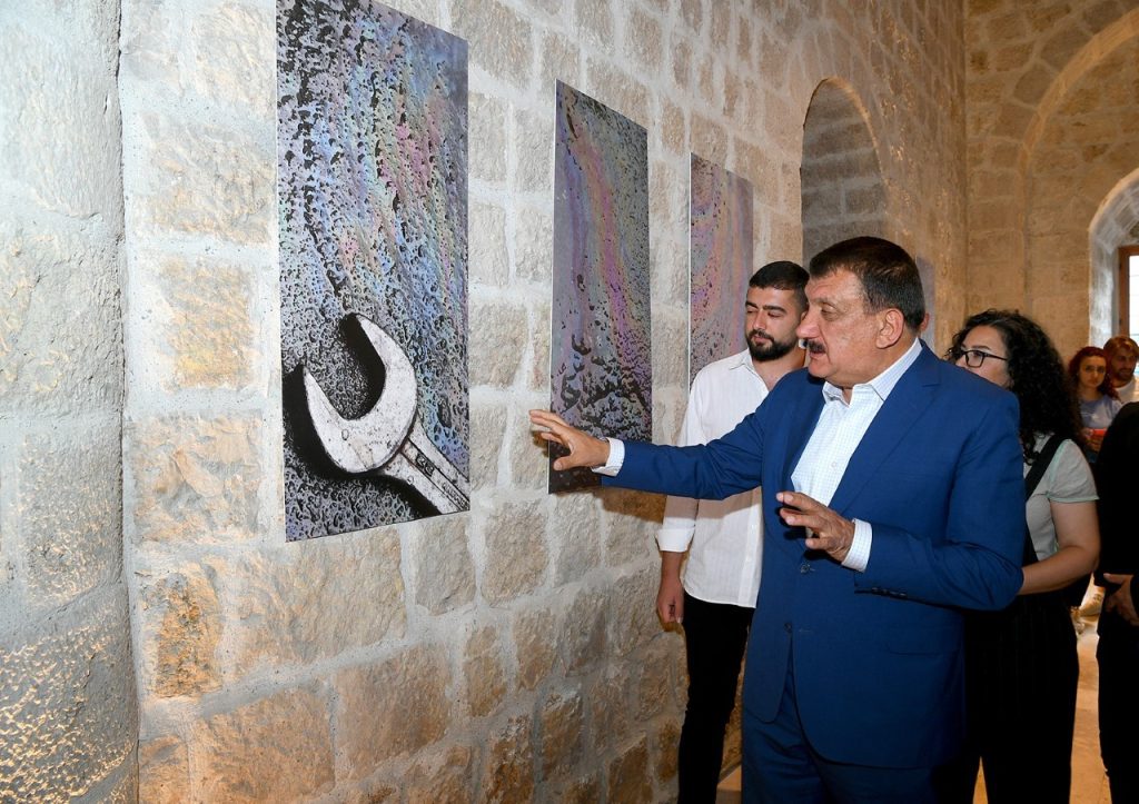 Başkan Gürkan, ‘İşler Nasıl Karma Sergisi’ açılışına katıldı