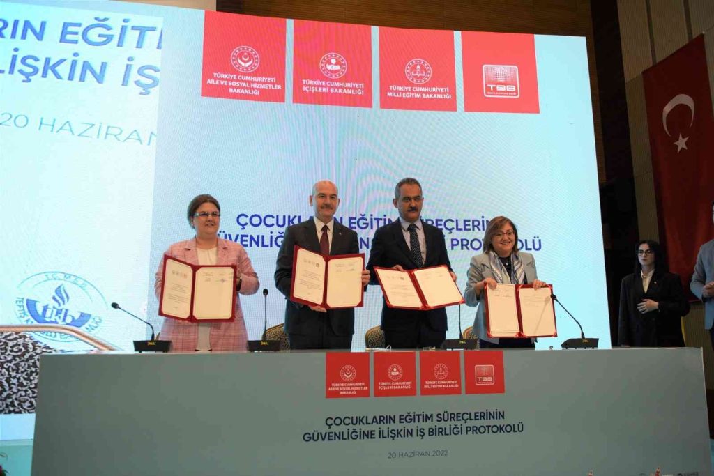 Başkan Şahin Ankara’da başarılı projeleri anlattı