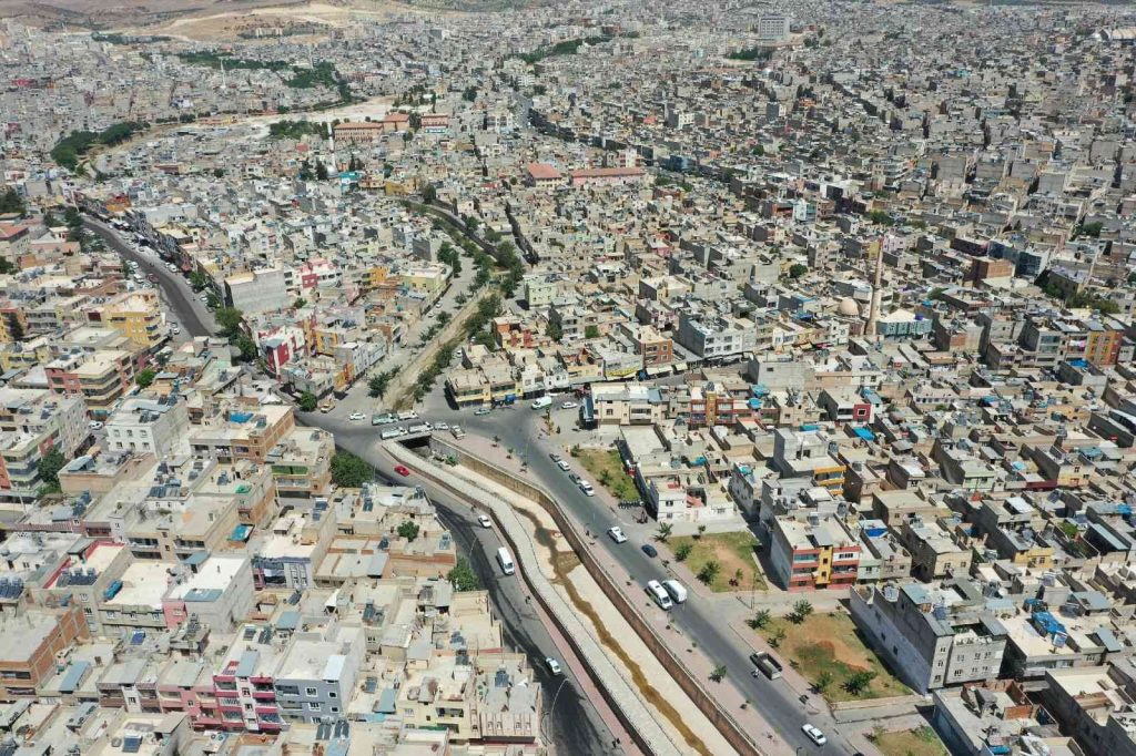 Beyazgül şehrin yarasına merhem oluyor