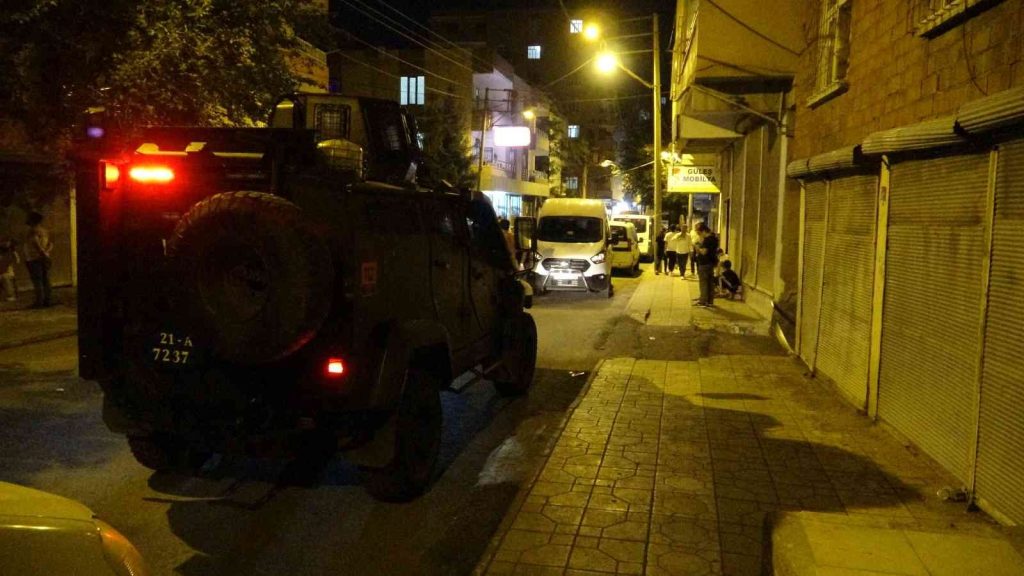 Diyarbakır’da sokak ortasında silahlı saldırı: 2 yaralı