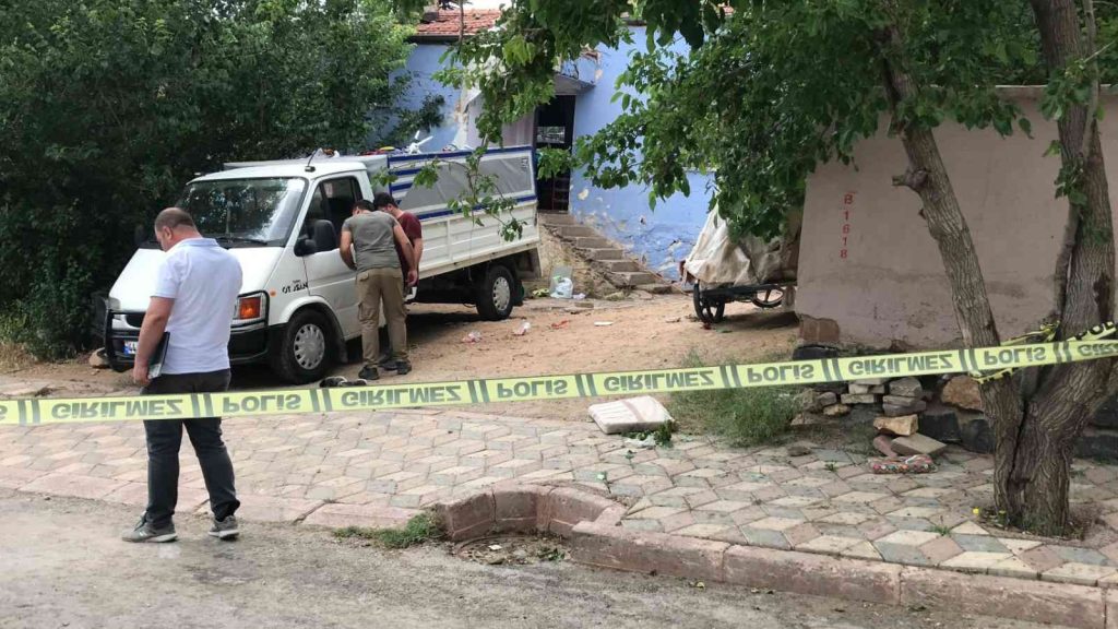 Elazığ’da 16 yaşındaki çocuk, akranını silahla başından vurdu