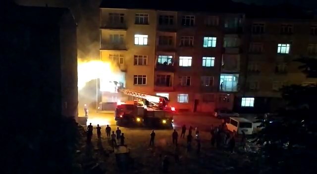 Elazığ’da korkutan yangın: Ev alev alev yandı
