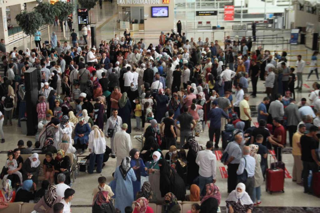 Elazığ’da pandeminin ardından ilk hacı kafilesi yola çıktı