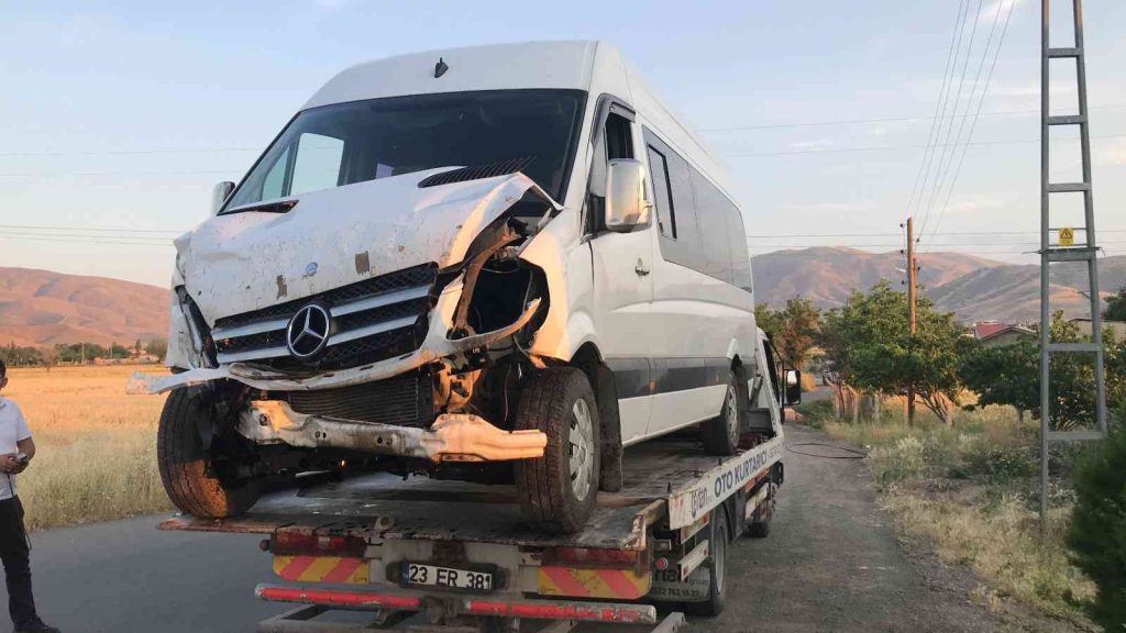 Elazığ’da trafik kazası: 10 yaralı