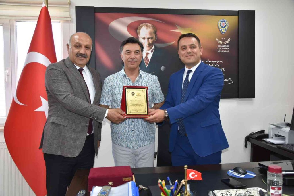 Emekliye ayrılan emniyet Müdürüne yemekli veda