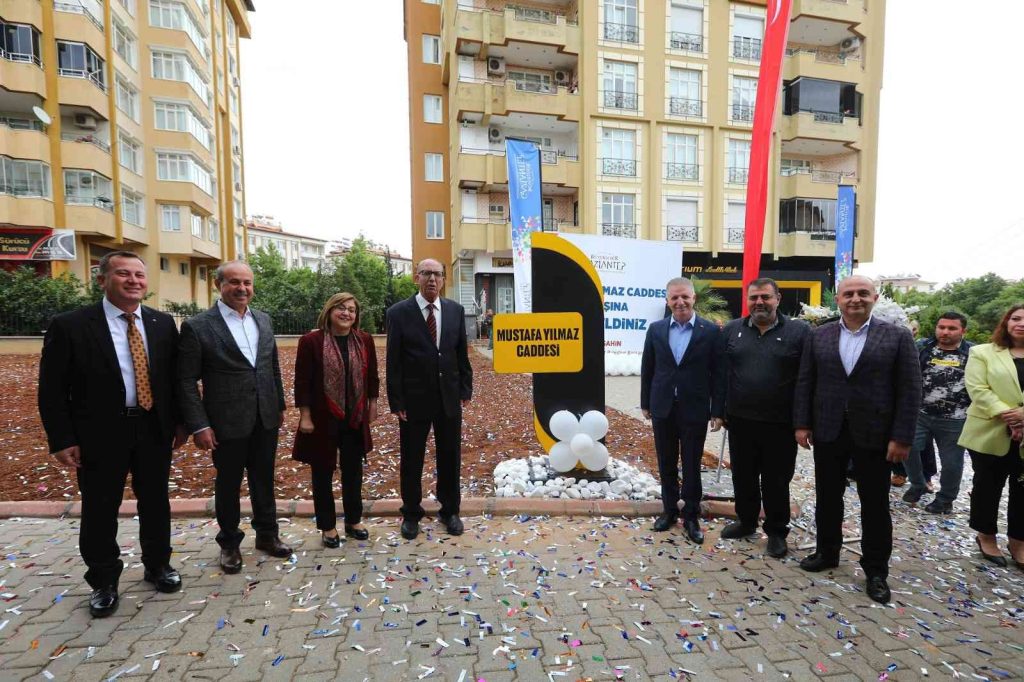 Eski bakanın ismi Gaziantep’teki işlek bir caddeye verildi