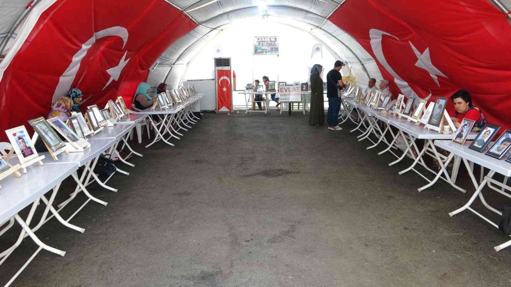 Evlat direnişi bin 25’inci gününde kararlılıkla devam ediyor