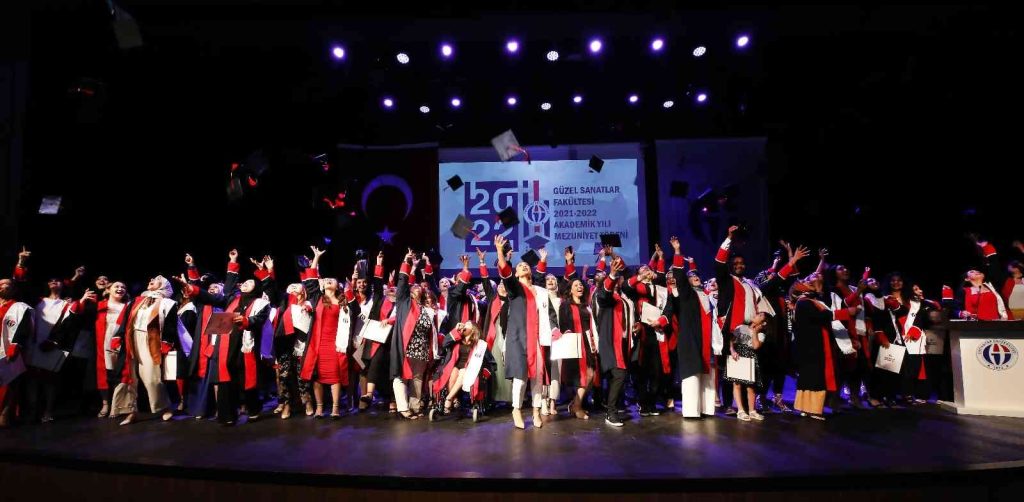 GAÜN Güzel Sanatlar Fakültesi’nde mezuniyet coşkusu