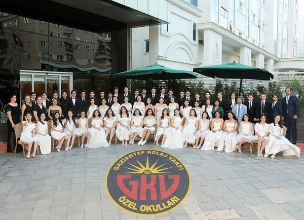 Gaziantep Kolej Vakfı’ndan mezunlarına muhteşem balo