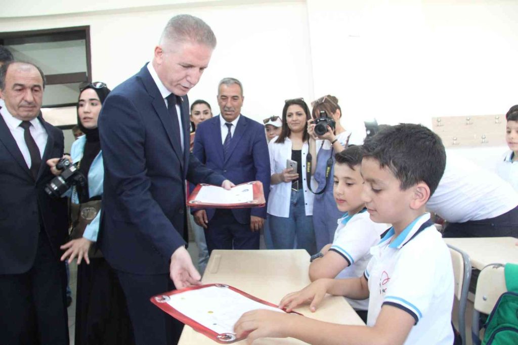 Gaziantep’te 648 bin Türk ve Suriyeli öğrenci karne aldı