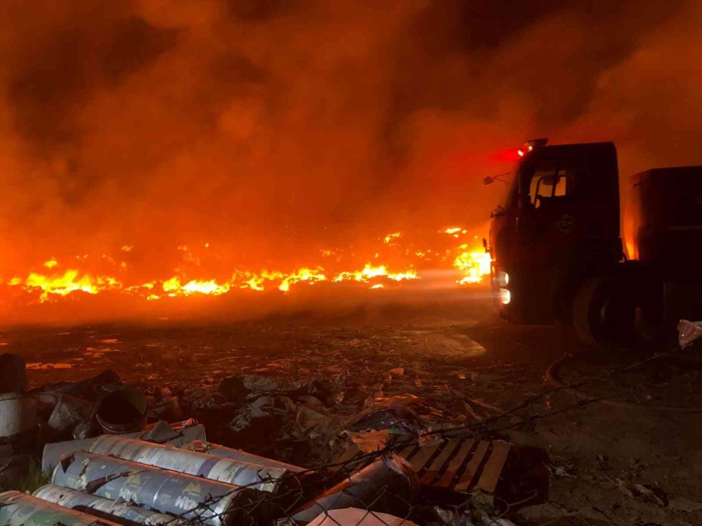 Gaziantep’te boş arazide çıkan yangın korkuttu