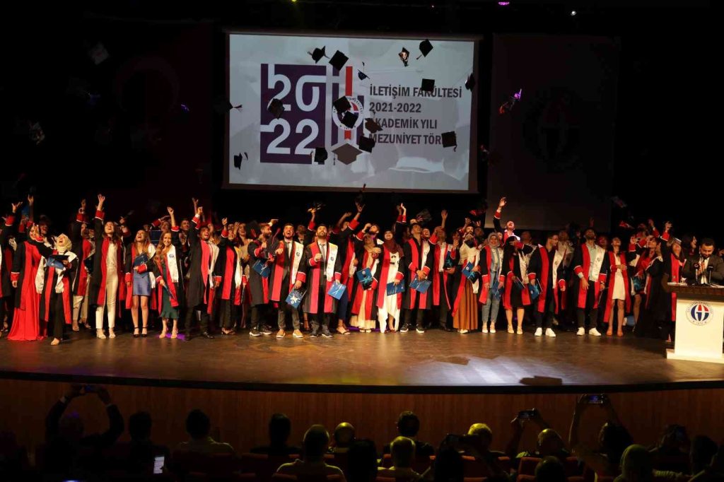 Genç iletişimciler kep attı