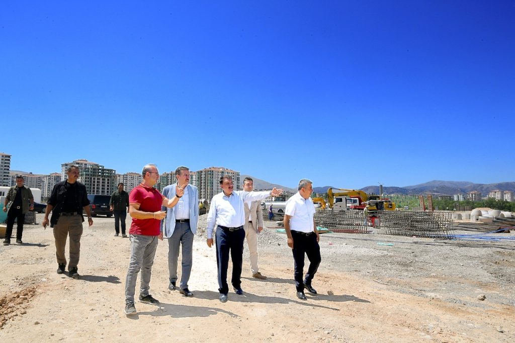 Gürkan ve Tüfenkci, 100. yıl kent parkında incelemelerde bulundu