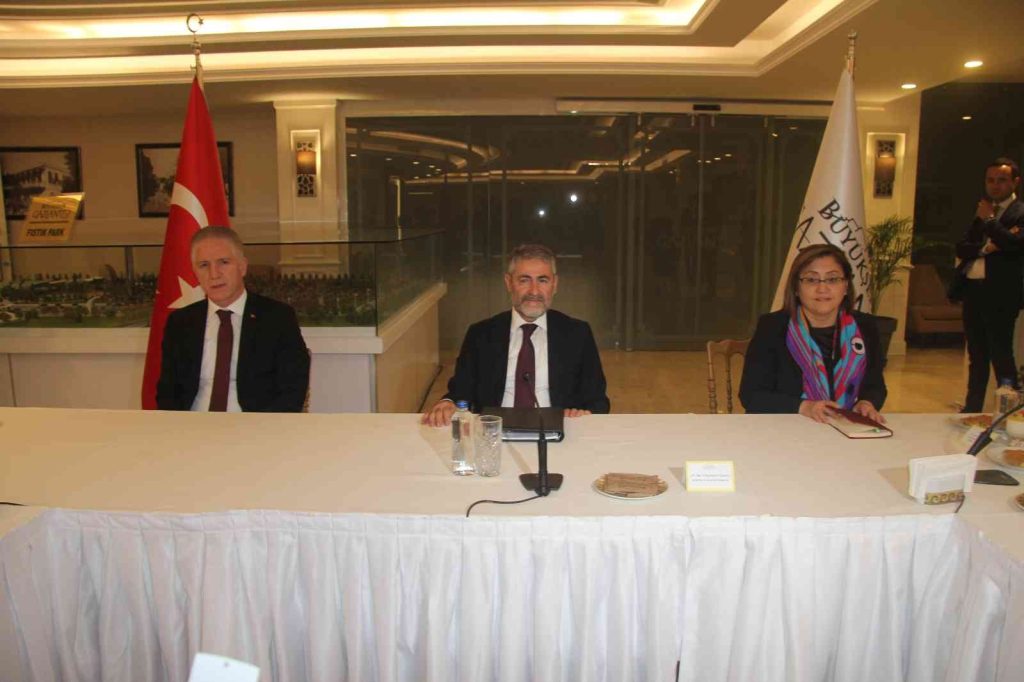 Hazine ve Maliye Bakanı Nebati’den Gaziantep Büyükşehir Belediyesini ziyaret